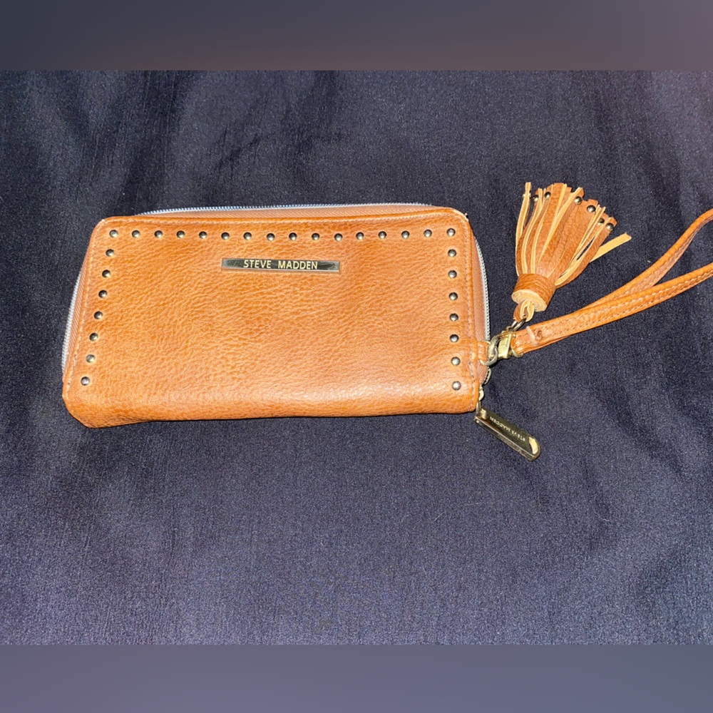 Steve Madden wristlet